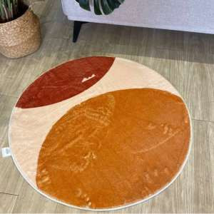 Bold design, round polyester carpet with a 0.8m diameter.